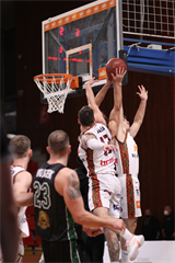 3. Kolo SBL BC Prievidza : MBK Handlová 72:73 (foto: Ladislav Szibilla)