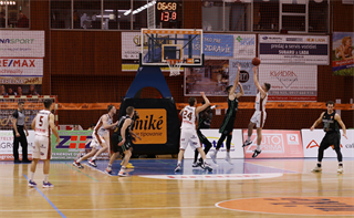 3. Kolo SBL BC Prievidza : MBK Handlová 72:73 (foto: Ladislav Szibilla)