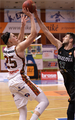 3. Kolo SBL BC Prievidza : MBK Handlová 72:73 (foto: Ladislav Szibilla)