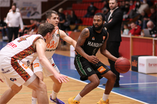 3. Kolo SBL BC Prievidza : MBK Handlová 72:73 (foto: Ladislav Szibilla)