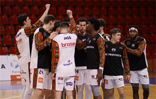 8. Kolo Niké SBL: BC Prievidza - Iskra Svit 88:102 (foto: Ladislav Szibilla)