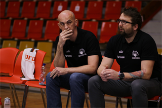 17. Kolo Niké SBL: BC Prievidza - MBK Baník Handlová 90:87 (foto: Ladislav Szibilla)