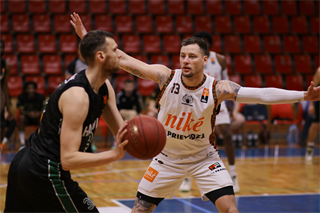 17. Kolo Niké SBL: BC Prievidza - MBK Baník Handlová 90:87 (foto: Ladislav Szibilla)