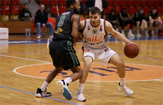 17. Kolo Niké SBL: BC Prievidza - MBK Baník Handlová 90:87 (foto: Ladislav Szibilla)