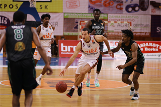17. Kolo Niké SBL: BC Prievidza - MBK Baník Handlová 90:87 (foto: Ladislav Szibilla)