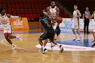 17. Kolo Niké SBL: BC Prievidza - MBK Baník Handlová 90:87 (foto: Ladislav Szibilla)