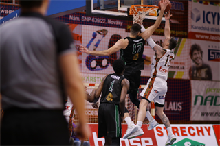 17. Kolo Niké SBL: BC Prievidza - MBK Baník Handlová 90:87 (foto: Ladislav Szibilla)