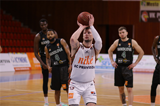 17. Kolo Niké SBL: BC Prievidza - MBK Baník Handlová 90:87 (foto: Ladislav Szibilla)