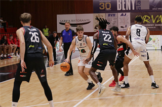 6. Kolo Niké SBL: BC Prievidza - BC Komárno 69:76 (foto: Ladislav Szibilla)	