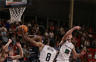 6. Kolo Niké SBL: BC Prievidza - BC Komárno 69:76 (foto: Ladislav Szibilla)	