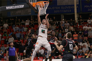 6. Kolo Niké SBL: BC Prievidza - BC Komárno 69:76 (foto: Ladislav Szibilla)	