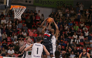 6. Kolo Niké SBL: BC Prievidza - BC Komárno 69:76 (foto: Ladislav Szibilla)	