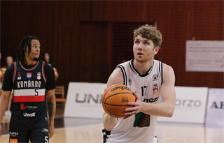6. Kolo Niké SBL: BC Prievidza - BC Komárno 69:76 (foto: Ladislav Szibilla)	