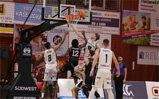 6. Kolo Niké SBL: BC Prievidza - BC Komárno 69:76 (foto: Ladislav Szibilla)	