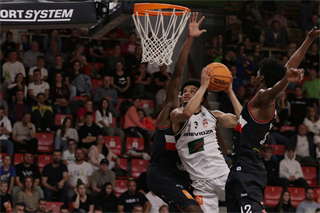 6. Kolo Niké SBL: BC Prievidza - BC Komárno 69:76 (foto: Ladislav Szibilla)	