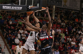 6. Kolo Niké SBL: BC Prievidza - BC Komárno 69:76 (foto: Ladislav Szibilla)	