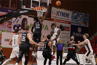6. Kolo Niké SBL: BC Prievidza - BC Komárno 69:76 (foto: Ladislav Szibilla)	