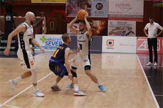 8. Kolo Niké SBL: BC Prievidza - BK Iskra Svit 76:86 (foto: Ladislav Szibilla)	
