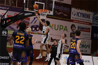 8. Kolo Niké SBL: BC Prievidza - BK Iskra Svit 76:86 (foto: Ladislav Szibilla)	
