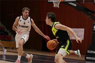 1. liga: BC Prievidza B - BK AS Trenčín U23 107:59 (foto: Ladislav Szibilla)	