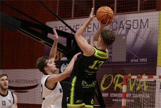 1. liga: BC Prievidza B - BK AS Trenčín U23 107:59 (foto: Ladislav Szibilla)	