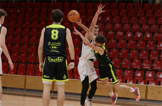 1. liga: BC Prievidza B - BK AS Trenčín U23 107:59 (foto: Ladislav Szibilla)	