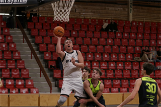 1. liga: BC Prievidza B - BK AS Trenčín U23 107:59 (foto: Ladislav Szibilla)	
