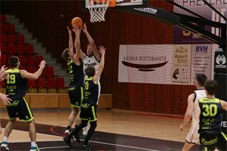 1. liga: BC Prievidza B - BK AS Trenčín U23 107:59 (foto: Ladislav Szibilla)	
