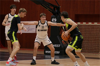 1. liga: BC Prievidza B - BK AS Trenčín U23 107:59 (foto: Ladislav Szibilla)	