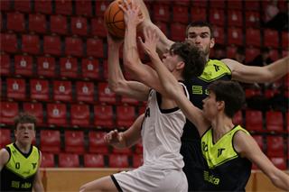1. liga: BC Prievidza B - BK AS Trenčín U23 107:59 (foto: Ladislav Szibilla)	