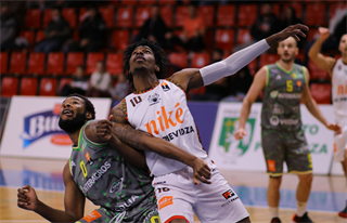 19. Kolo Niké SBL: BC Prievidza - Patrioti Levice 65:89 (foto: Ladislav Szibilla)