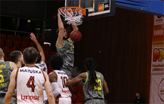 19. Kolo Niké SBL: BC Prievidza - Patrioti Levice 65:89 (foto: Ladislav Szibilla)