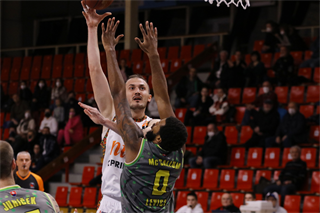 19. Kolo Niké SBL: BC Prievidza - Patrioti Levice 65:89 (foto: Ladislav Szibilla)