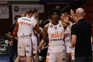 21. Kolo Niké SBL: BC Prievidza - BC Komárno 94:85 (foto: Ladislav Szibilla)