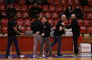 21. Kolo Niké SBL: BC Prievidza - BC Komárno 94:85 (foto: Ladislav Szibilla)