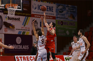 21. Kolo Niké SBL: BC Prievidza - BC Komárno 94:85 (foto: Ladislav Szibilla)