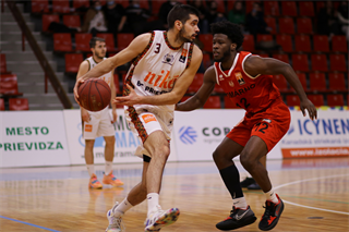 21. Kolo Niké SBL: BC Prievidza - BC Komárno 94:85 (foto: Ladislav Szibilla)