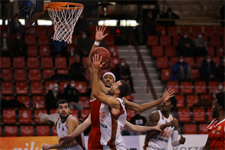 21. Kolo Niké SBL: BC Prievidza - BC Komárno 94:85 (foto: Ladislav Szibilla)