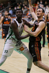 10. Kolo Niké SBL: MBK Handlová - BC Prievidza 93:101 (foto: Ladislav Szibilla)	