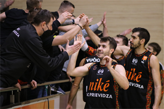 10. Kolo Niké SBL: MBK Handlová - BC Prievidza 93:101 (foto: Ladislav Szibilla)	