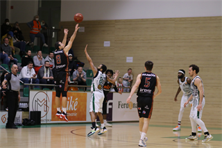 24. Kolo Niké SBL: MBK Handlová - BC Prievidza 75:79 (foto: Ladislav Szibilla)
