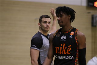 24. Kolo Niké SBL: MBK Handlová - BC Prievidza 75:79 (foto: Ladislav Szibilla)