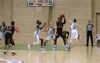 24. Kolo Niké SBL: MBK Handlová - BC Prievidza 75:79 (foto: Ladislav Szibilla)