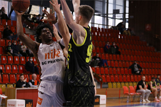 27. Kolo Niké SBL: BC Prievidza - Inter Bratislava 71:60 (foto: Ladislav Szibilla)