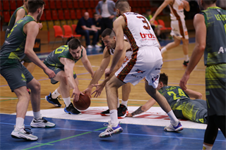 Baráž: BC Prievidza - ŠBK Junior Patrioti Levice U23 91:57 (foto: Ladislav Szibilla)