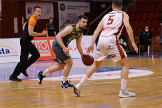 Baráž: BC Prievidza - ŠBK Junior Patrioti Levice U23 91:57 (foto: Ladislav Szibilla)
