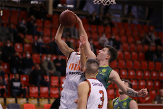 Baráž: BC Prievidza - ŠBK Junior Patrioti Levice U23 91:57 (foto: Ladislav Szibilla)