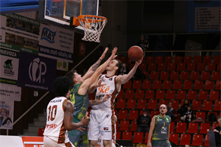 Baráž: BC Prievidza - ŠBK Junior Patrioti Levice U23 91:57 (foto: Ladislav Szibilla)