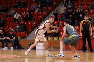 Baráž: BC Prievidza - ŠBK Junior Patrioti Levice U23 91:57 (foto: Ladislav Szibilla)