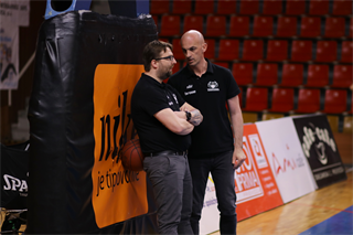 Baráž: BC Prievidza - MBK SPU Nitra 87:82 (foto: Ladislav Szibilla)
